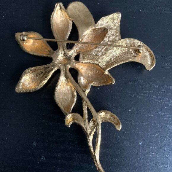 Monet Flower Brooch - Picture 4 of 5